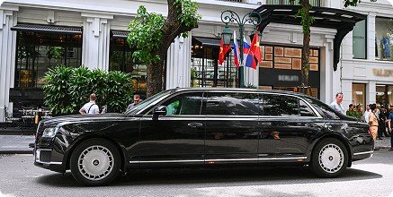 Univer Limousine 24 ghế