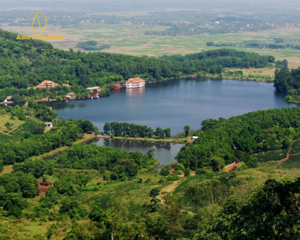 Khung cảnh núi non, sông nước của Ba Vì