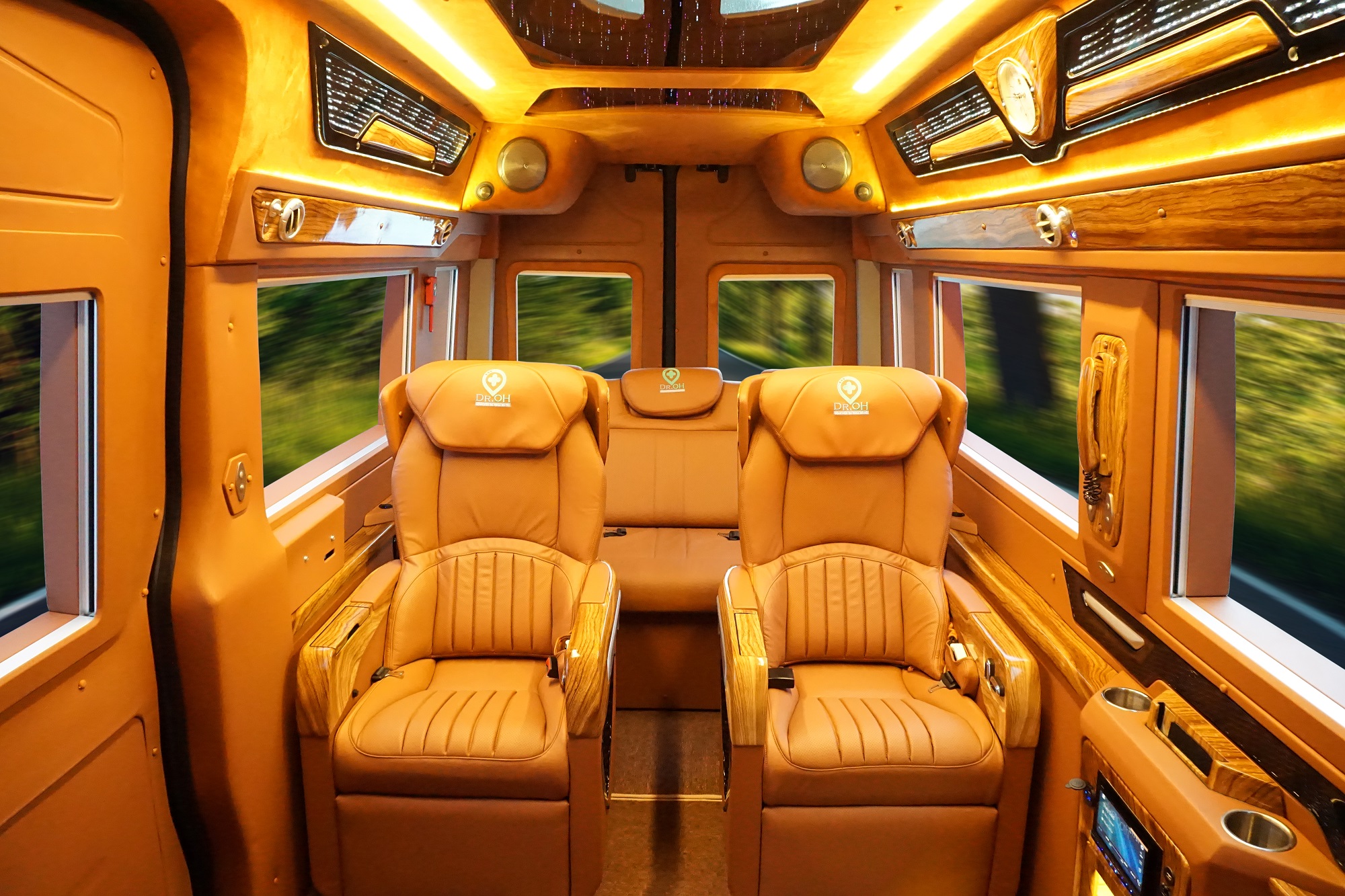 Tại sao nên thuê xe Solati Limousine 10 chỗ Hà Nội đi Hà Giang 2023?