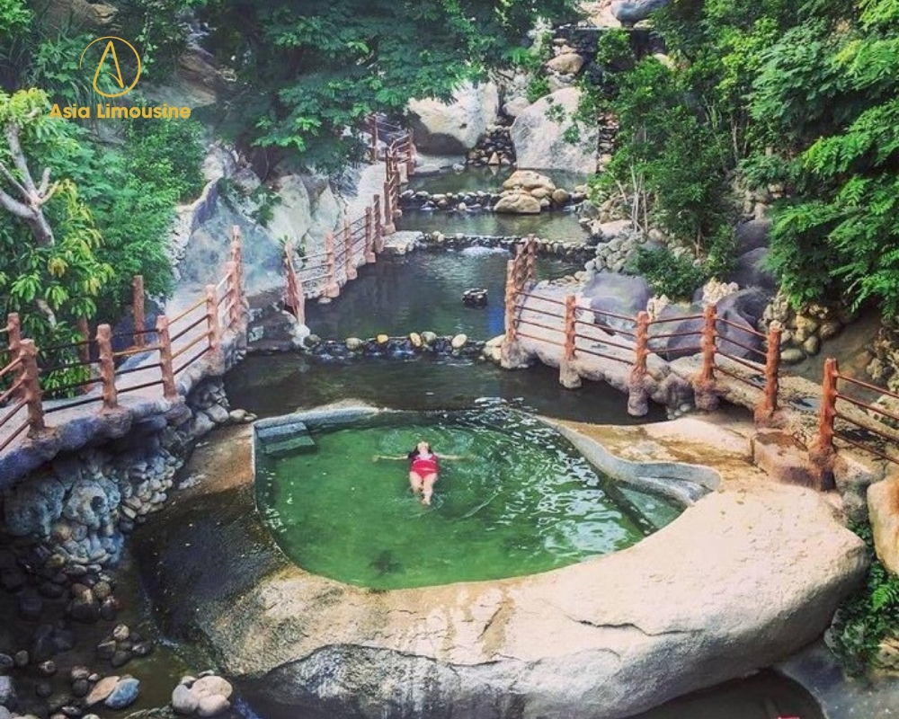 Suối nước nóng U Va
