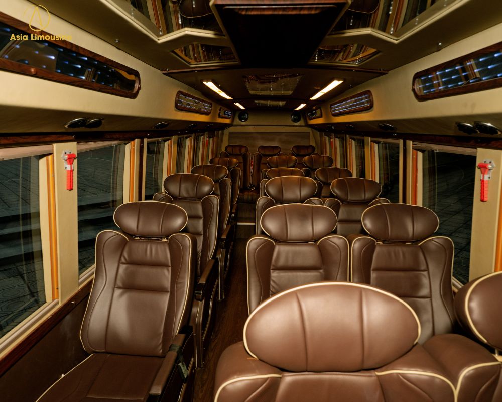 Ghế ngồi xe limousine được bọc bằng da
