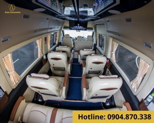 Nội thất bên trong xe limousine 12 chỗ có ghế ngồi màu trắng