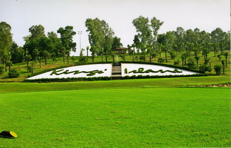 thuê xe limousine đi đánh golf Đồng Mô