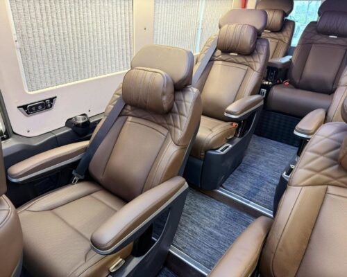 Cận cảnh ghế ngồi xe limousine 9 chỗ