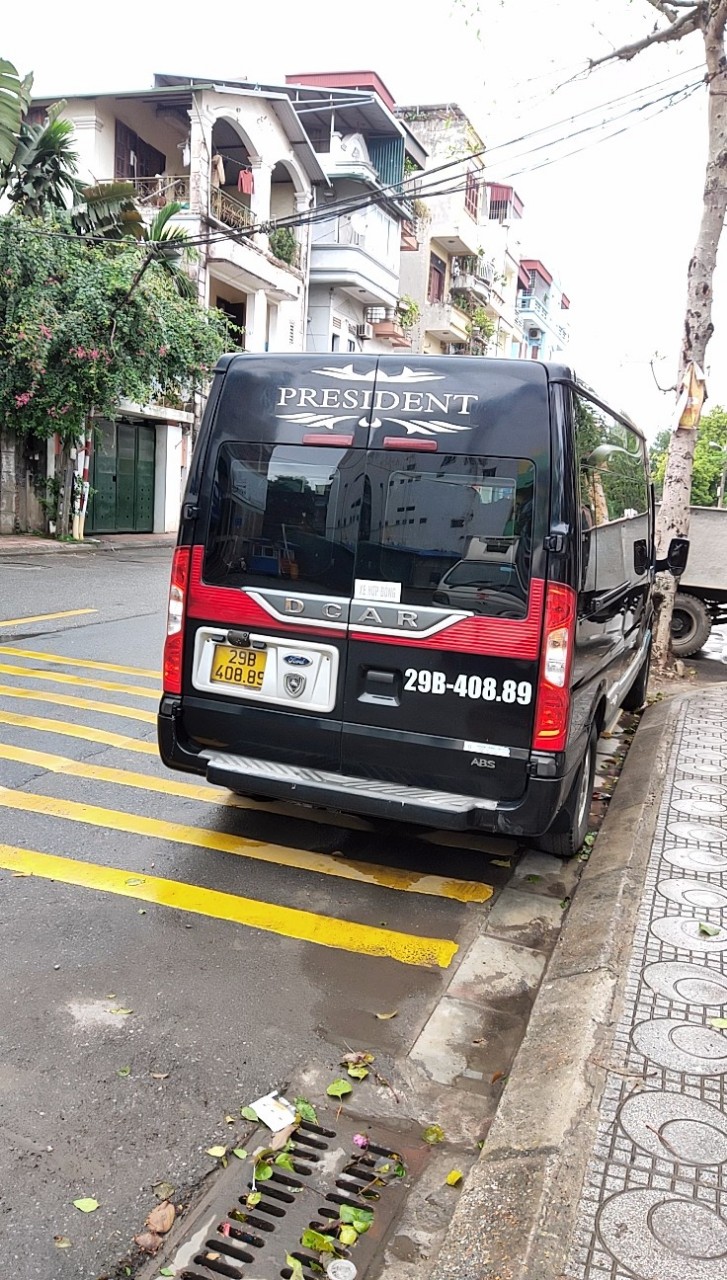 Phía đuôi xe limousine