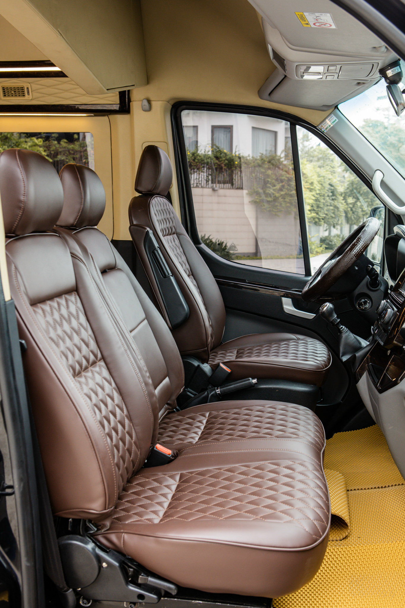 Khoang trước xe limousine