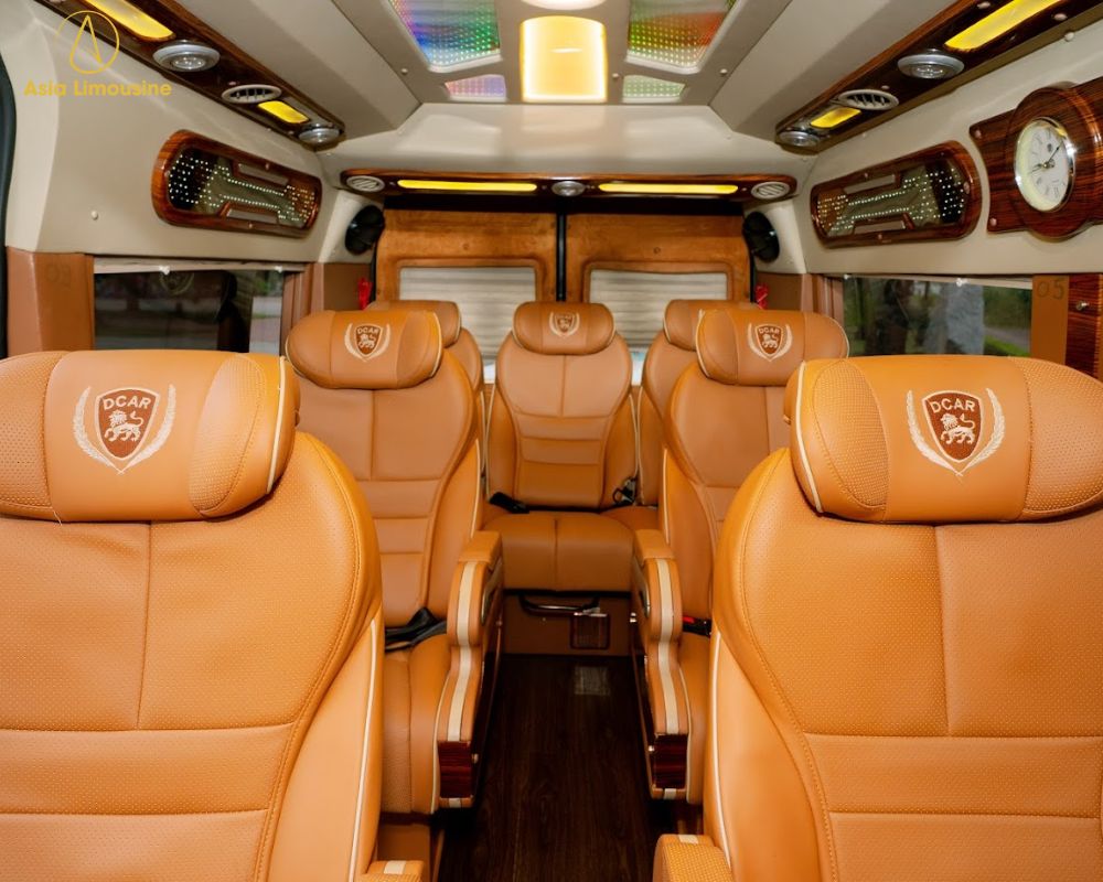 Ghế ngồi xe limousine màu cam rộng rãi