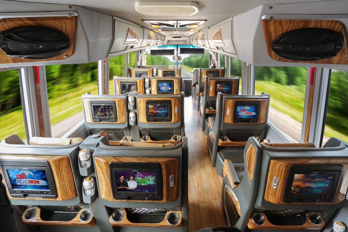 Báo giá cho thuê xe Limousine 19 Chỗ AutoKingdom đầu năm 2023