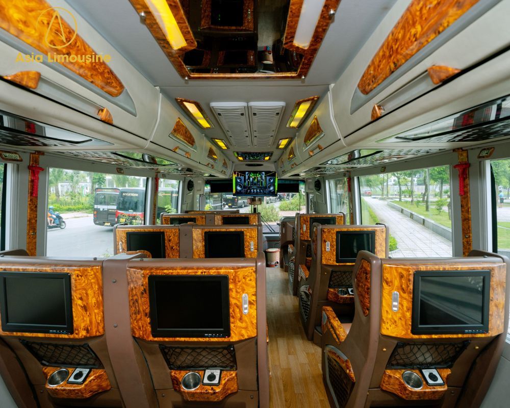 Nội thất xe limousine 19 chỗ đi Yên Tử