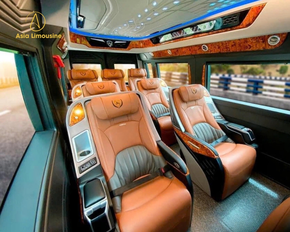 Xe limousine 9 chỗ của đơn vị Asia Limousine
