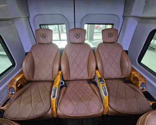 Ghế ngồi đuôi xe của xe limousine