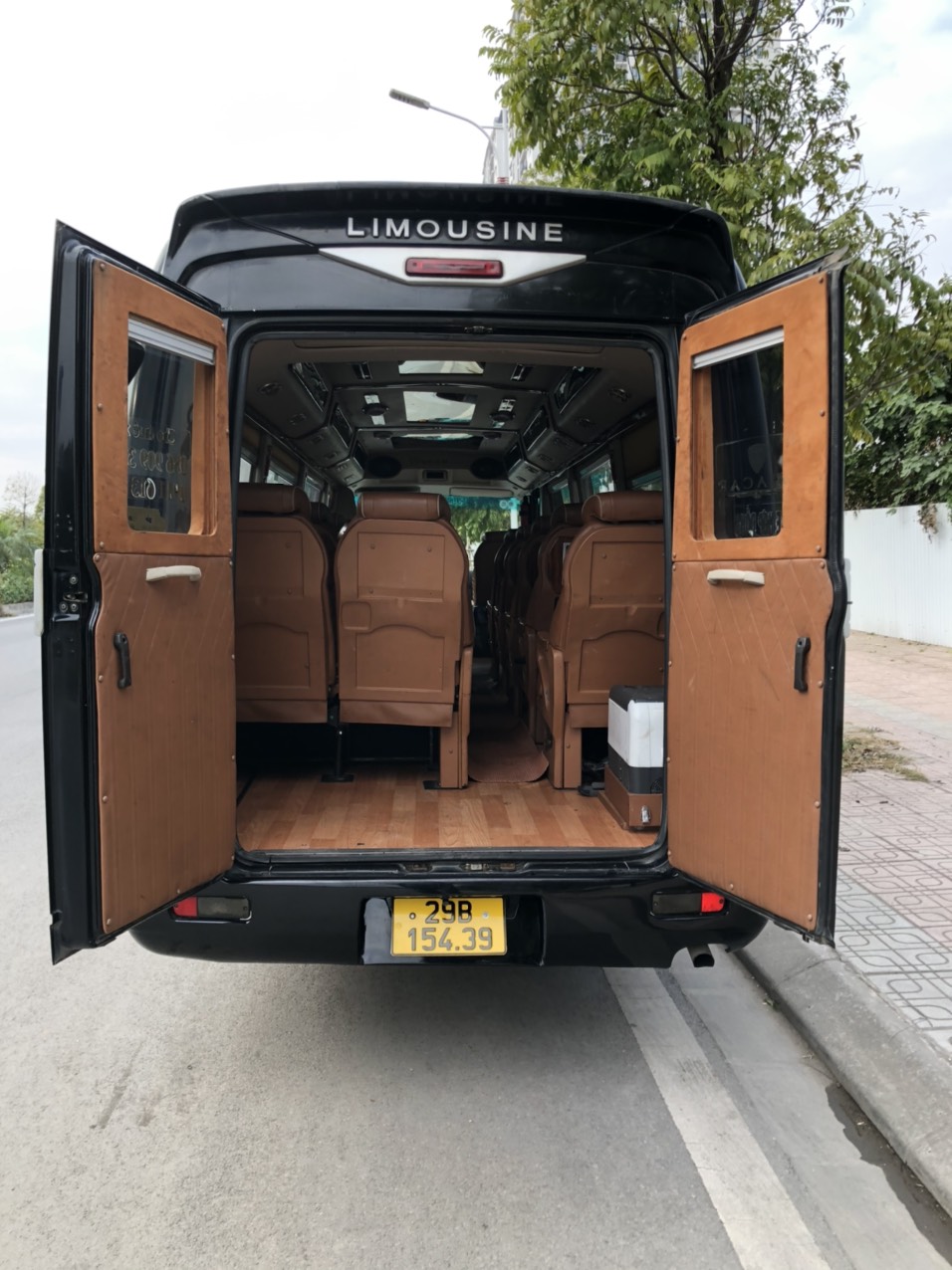 Cốp sau xe limousine 