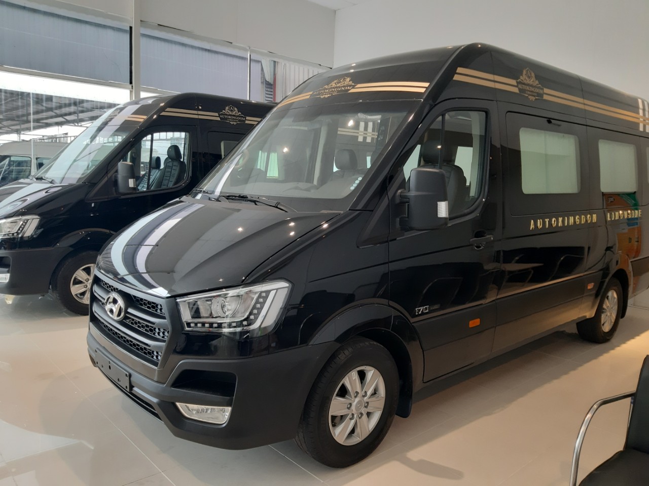 Dịch vụ cho thuê xe Solati Limousine 10 chỗ - 12 chỗ giá rẻ tại Hà Nội - Asia Limousine